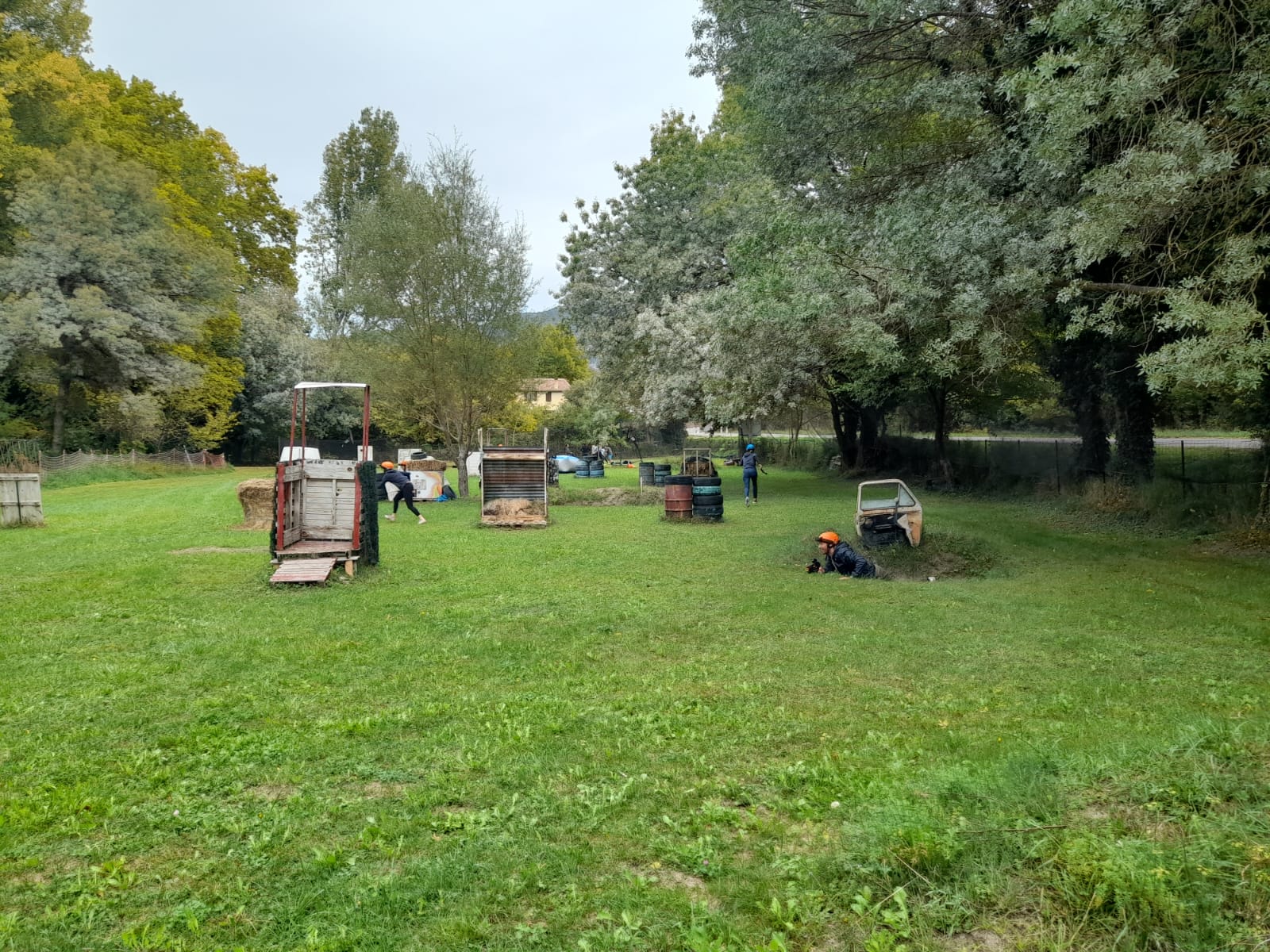 laser tag entre amis pour fêter un anniversaire à la maison